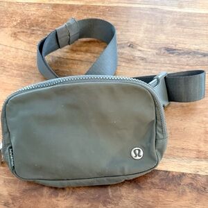 lululemon athletica Olive Crossbody/ Waist Pack